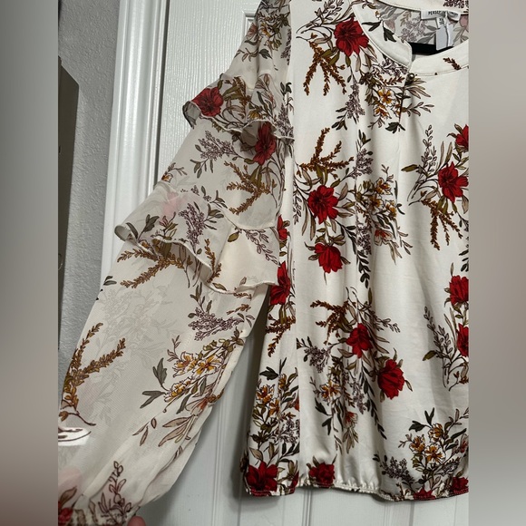 Floral Ruffle Sleeve Top - Red and White - Picture 4 of 8